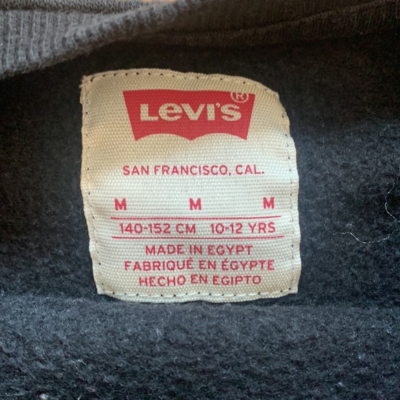 Levi’s Crewneck Sweatshirt - Picture 2 of 3